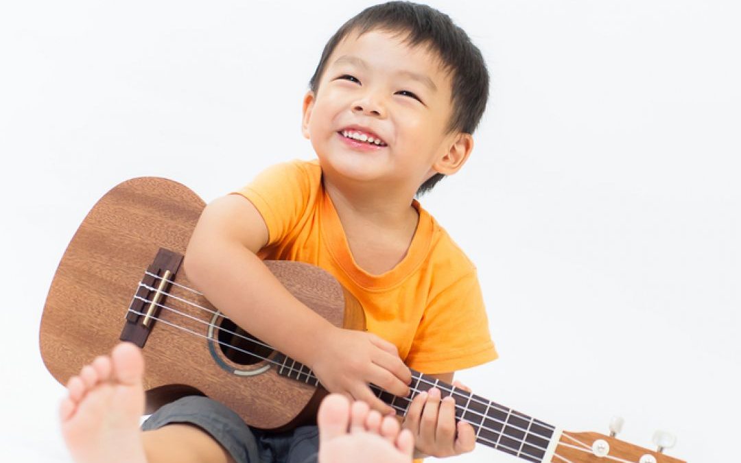 Os benefícios de obter um ukulele para o seu filho
